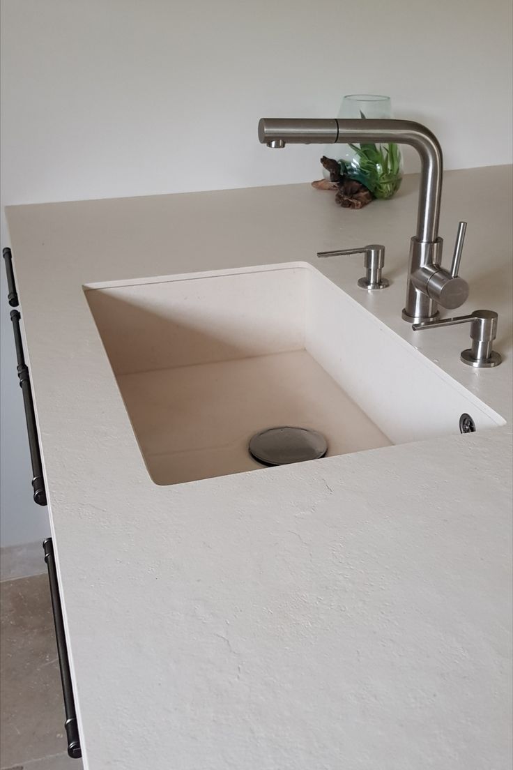 027e3b631ad51b4539f663b87adab3d7