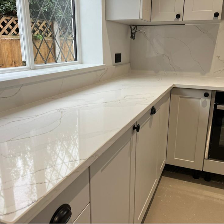 Calacatta Platinum – Quartz blanc luxueux | Amiston